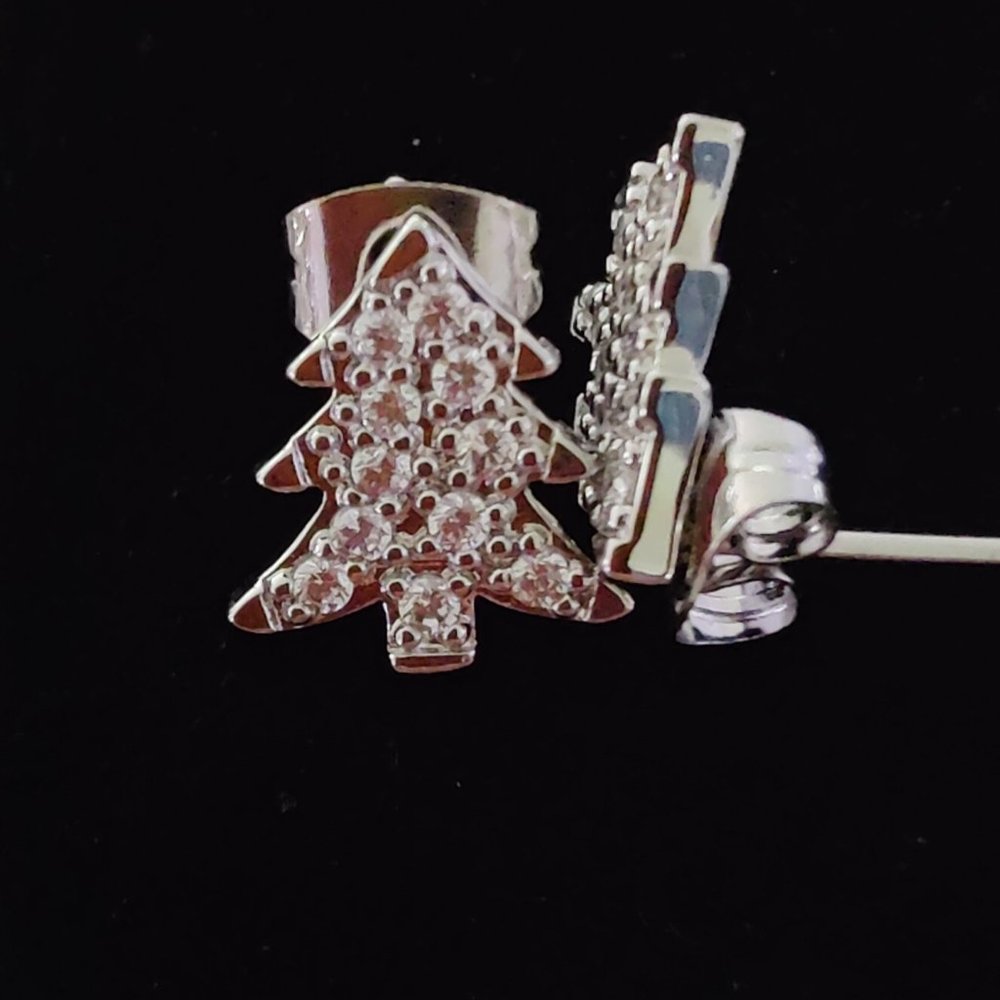 🌻MACY'S - Silver Plated CZ Christmas Tree Stud Earrings - NIB - Picture 2 of 4